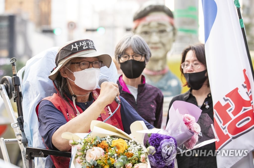 소감 밝히는 김용희 씨