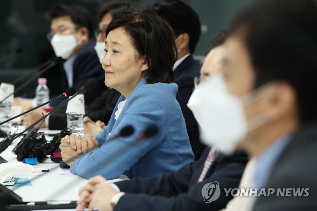 게임 스타트업 육성 간담회에 참석한 박영선 장관