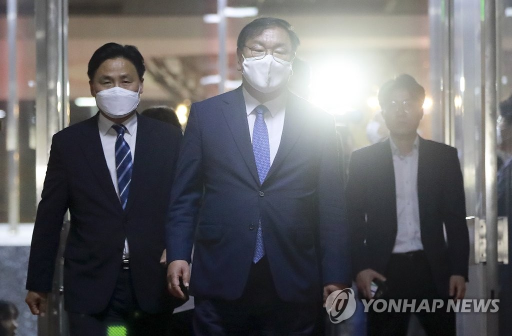 의장ㆍ여야 원내대표 회동 입장하는 김태년