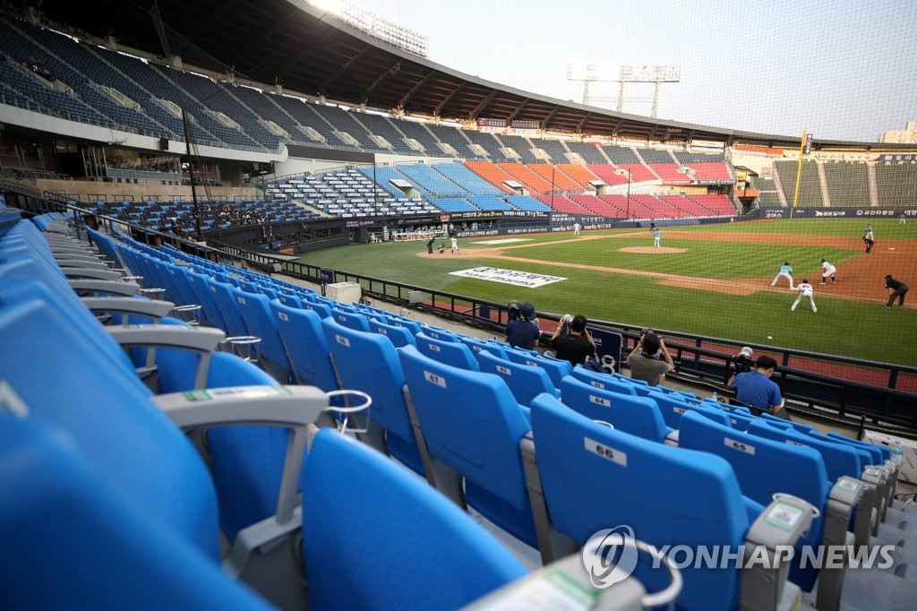 A Korea Baseball Organization regular season game between the NC Dinos and the Doosan Bears takes place without fans at Jamsil Baseball Stadium in Seoul on June 28, 2020. (Yonhap)