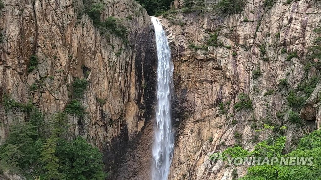기록적 폭우에 장관 이루는 대승 폭포