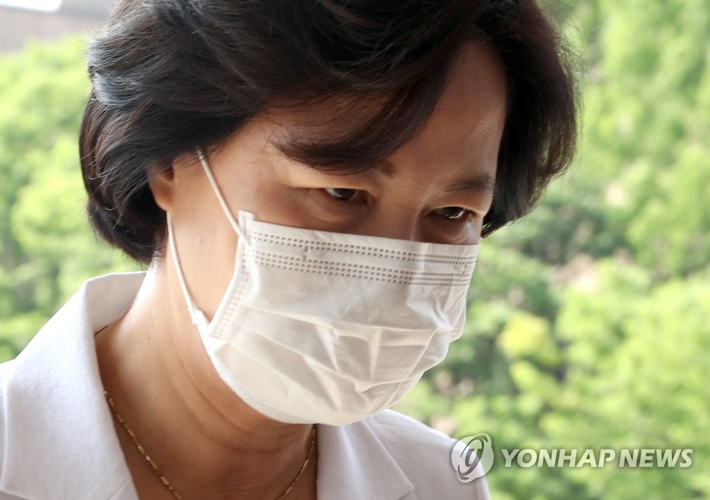 출근하는 추미애 법무부 장관