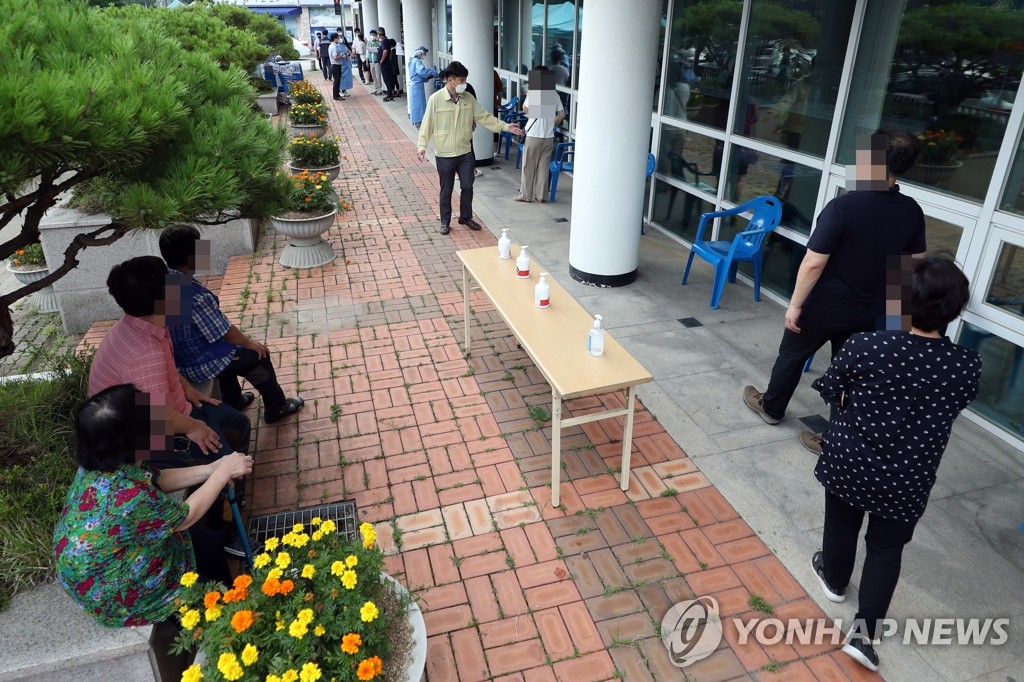 대형사우나서 잇따라 확진, 긴급 역학조사