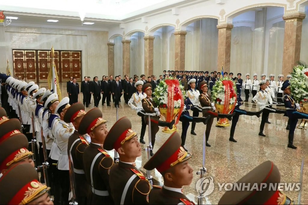 김정은, 김일성 26주기 금수산태양궁전 참배