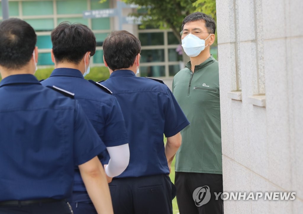 교도소 입소하는 안희정