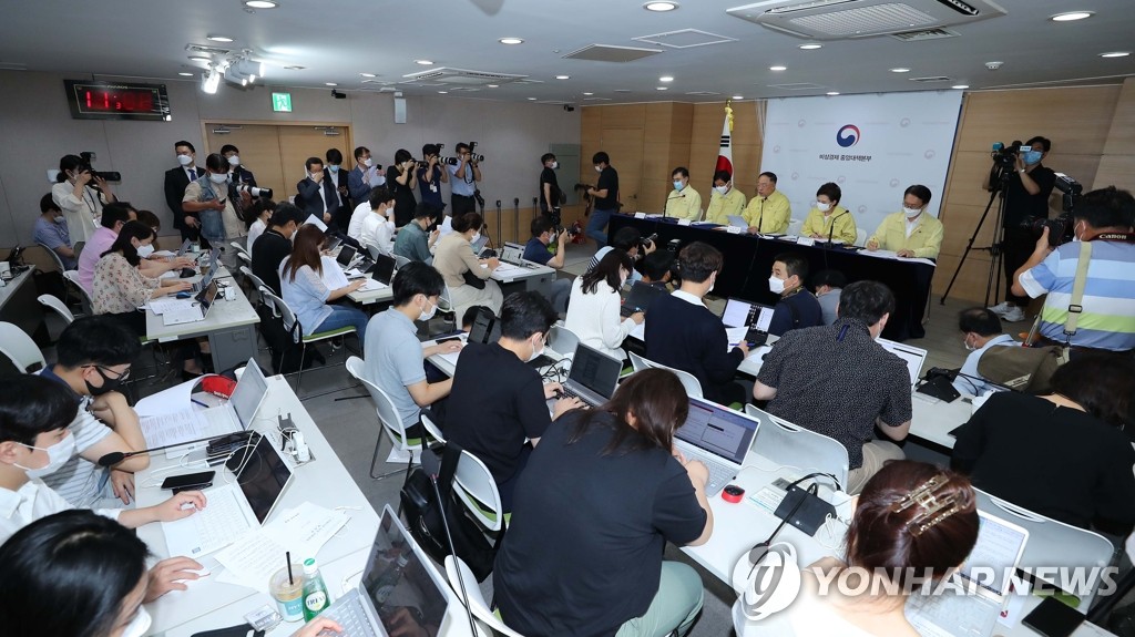 6·17 부동산 정책 후속 대책 발표하는 홍남기 부총리