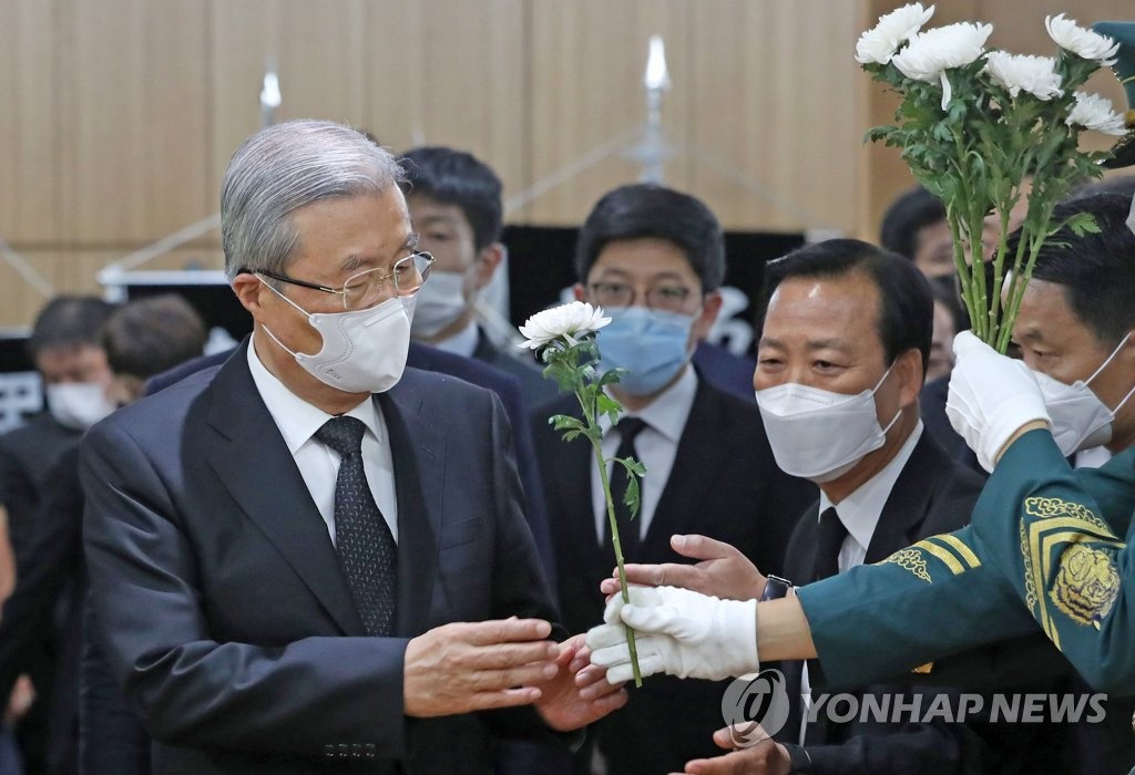 김종인, 고 백선엽 장군 빈소 조문