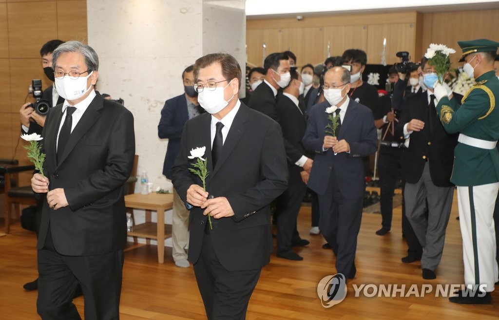 조문하는 노영민 청와대 비서실장