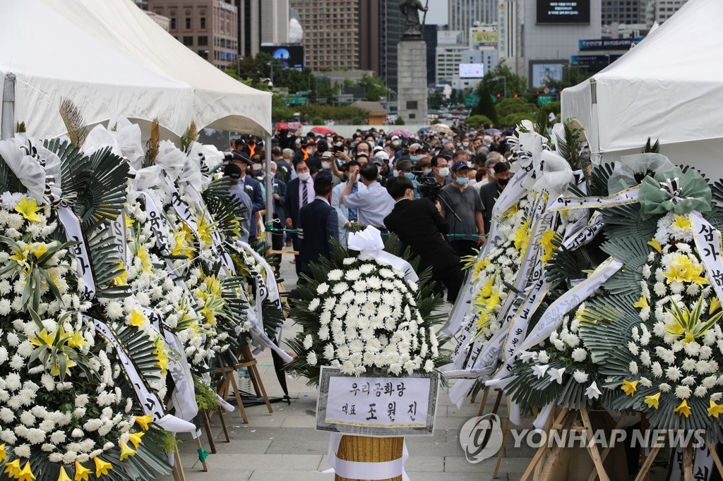 백선엽 장군 분향소 조화 뒤 조문객 인파