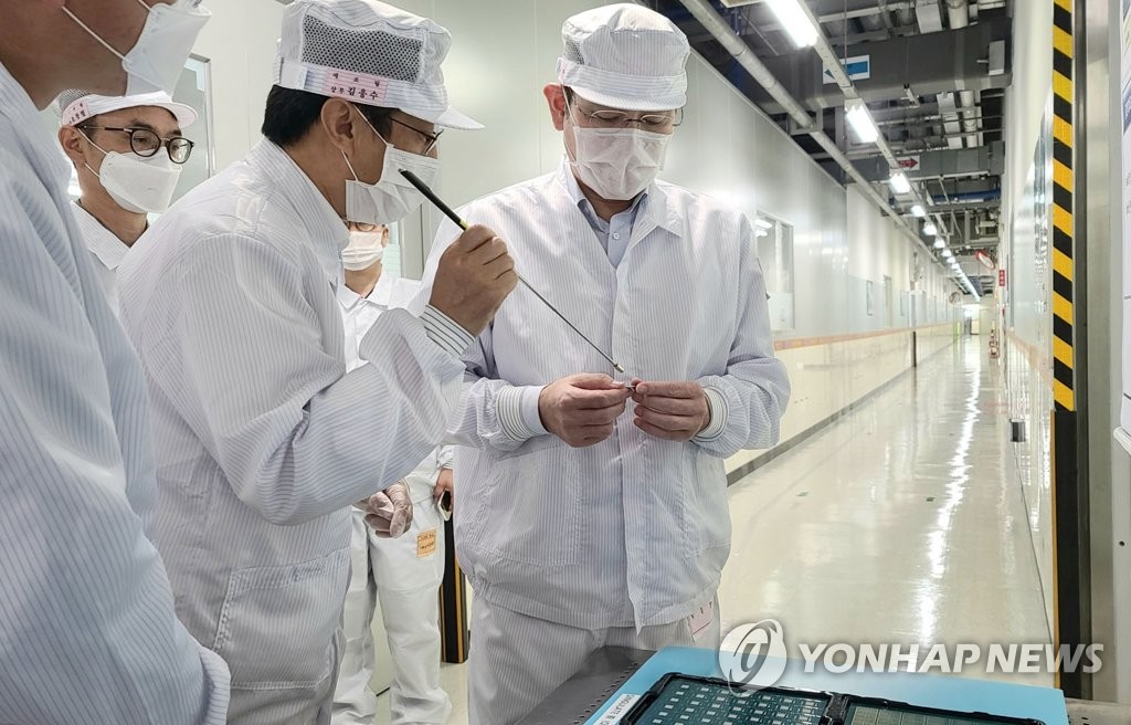 이재용 부회장, 삼성전기 부산사업장 현장점검