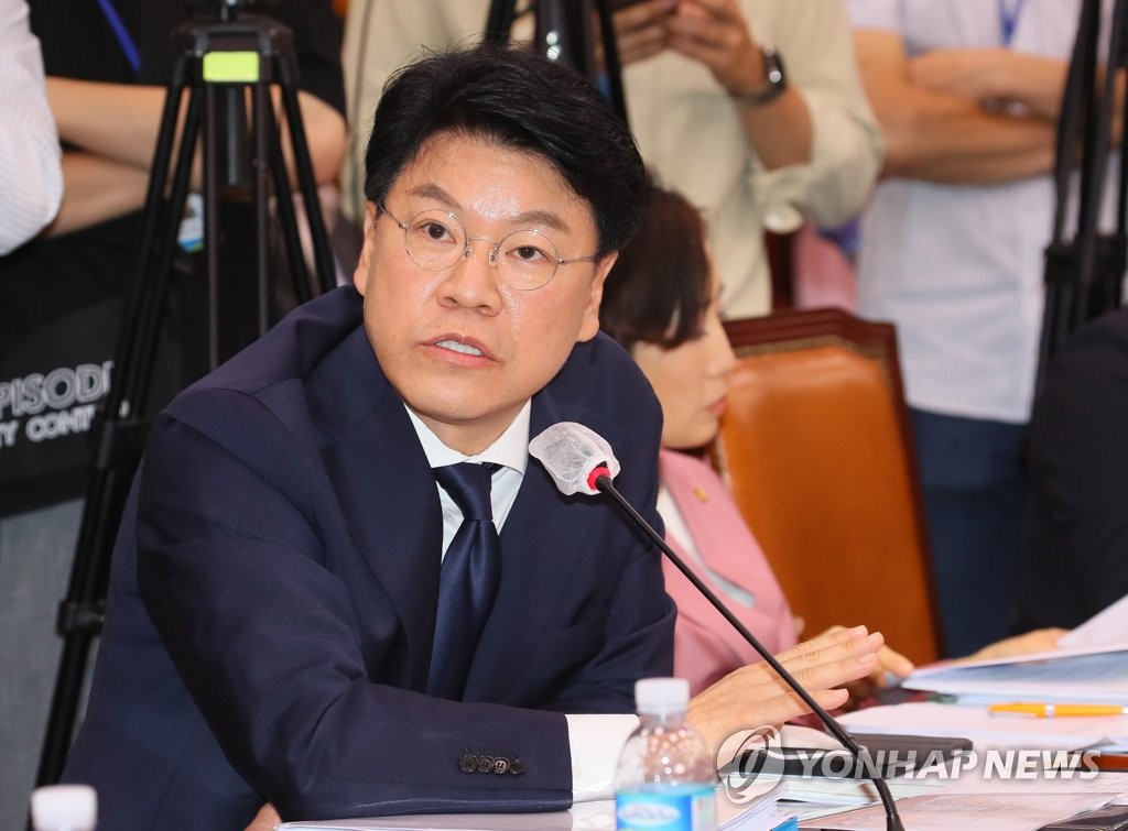 발언하는 장제원 의원