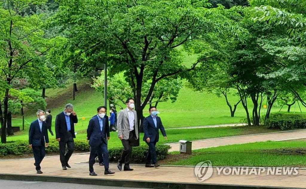 이재용 부회장, 차세대 반도체 패키징 기술 점검