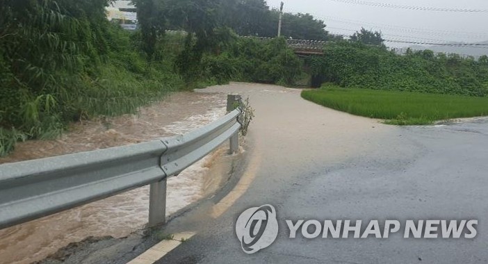 천안 '호우경보' 강한 비…시내 주요 지하도로 통제
