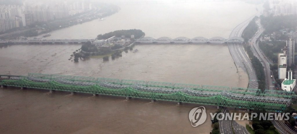 Alerta de inundaciones en el puente Hangang Alerta de inundaciones en el puente Hangang