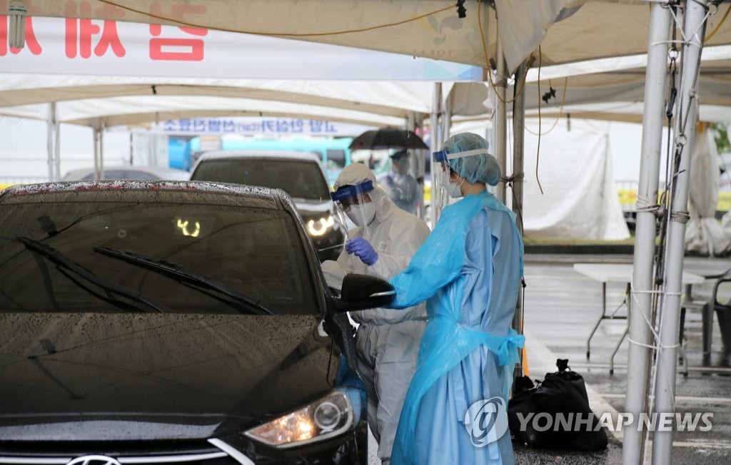 Citizens' cars line up for drive-through coronavirus tests Citizens' cars line up for drive-through coronavirus tests