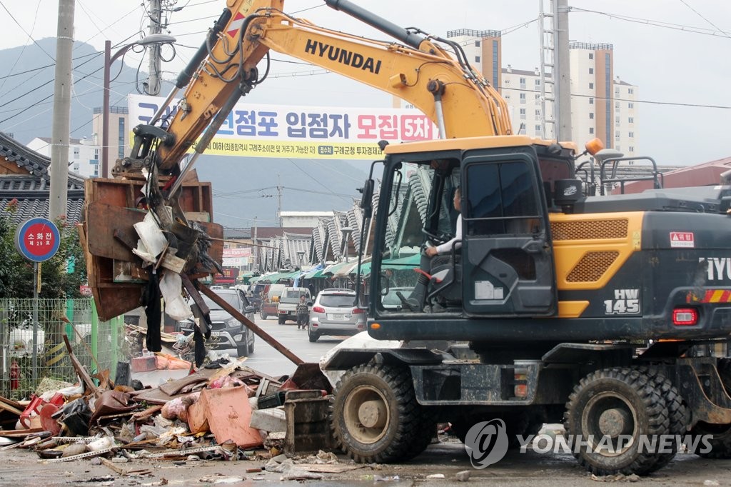 '침수 피해' 구례 오일 시장 복구 시작
