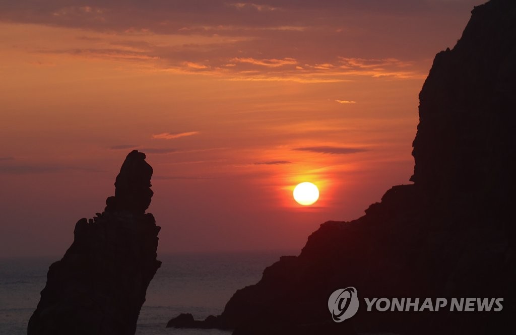 가장 먼저 해가 뜨는 섬