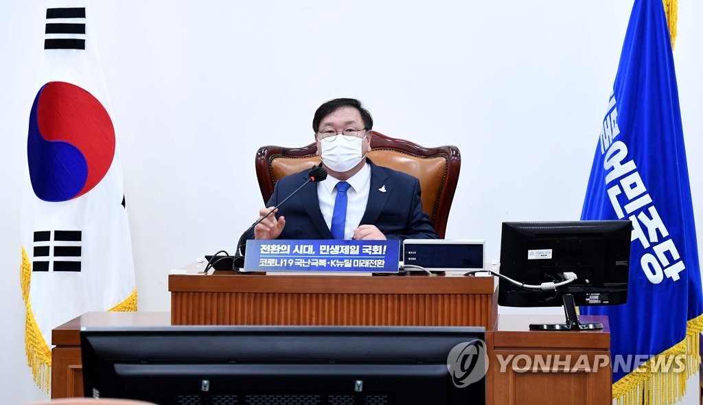 인사말하는 김태년 원내대표