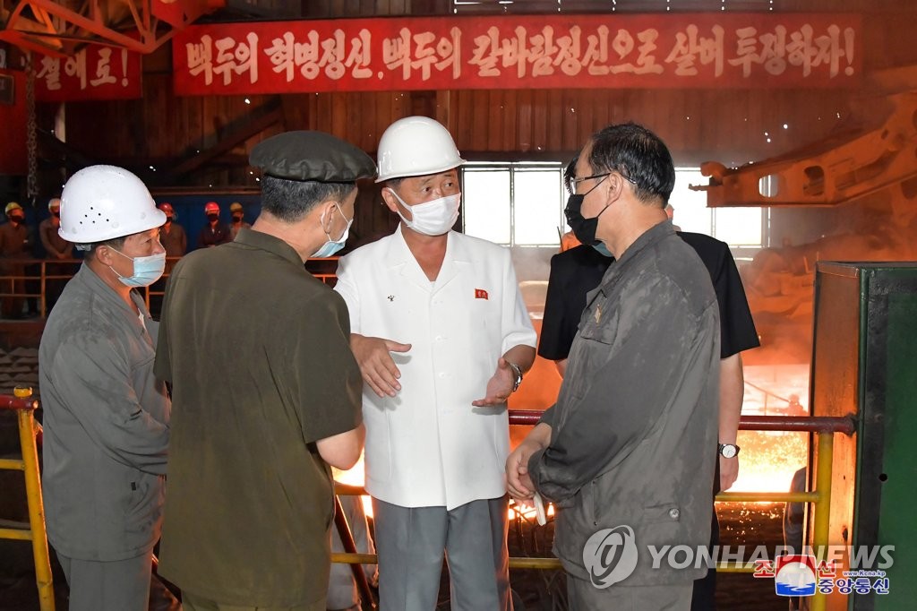 황해제철연합기업소 방문한 북한 김덕훈 내각총리
