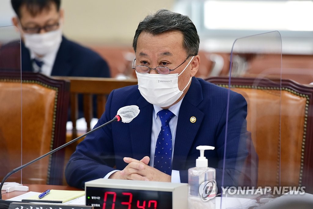 답변하는 황서종 인사혁신처장