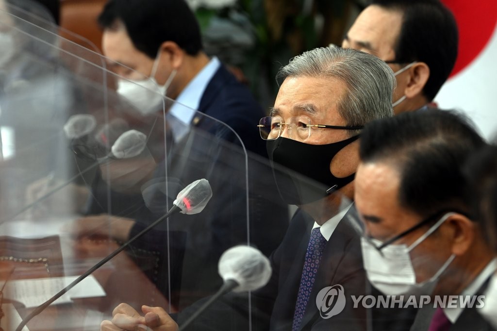 발언하는 김종인 비대위원장