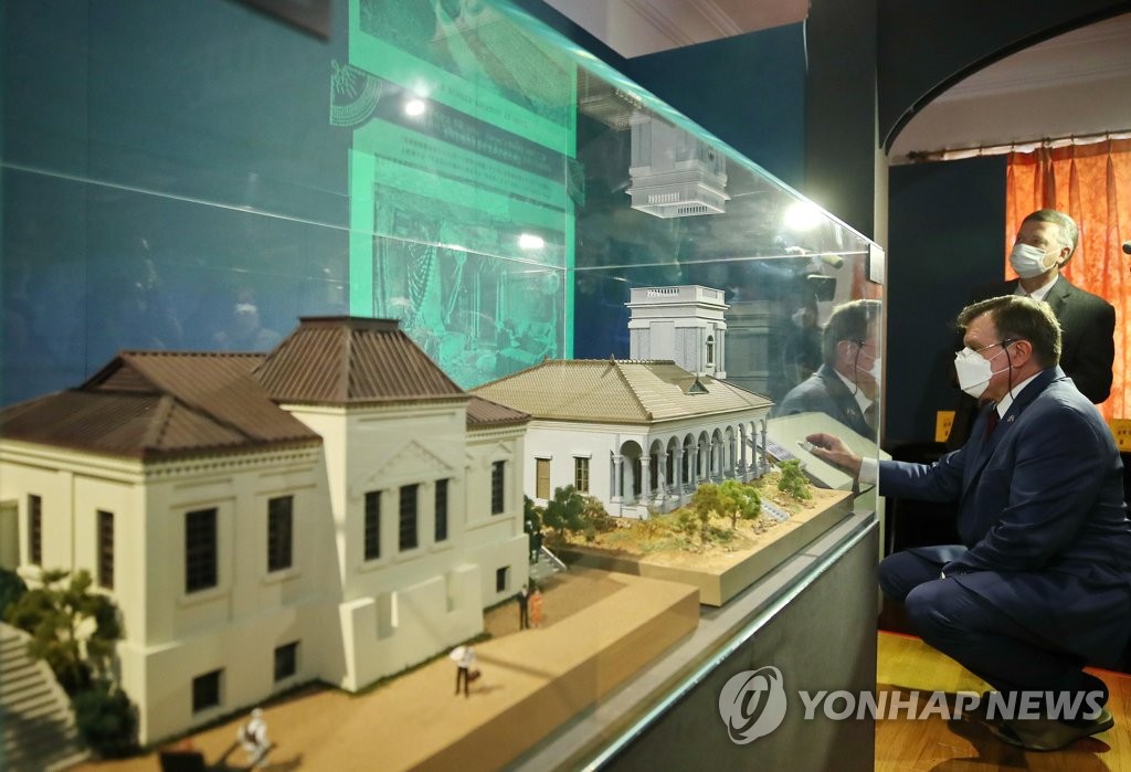 Russian Ambassador Andrey Kulik looks around "The Life and Works of Russian Architect Afanasy Seredin-Sabatin," an exhibition taking place at Deoksu Palace in central Seoul, on Oct. 19, 2020. (Yonhap)