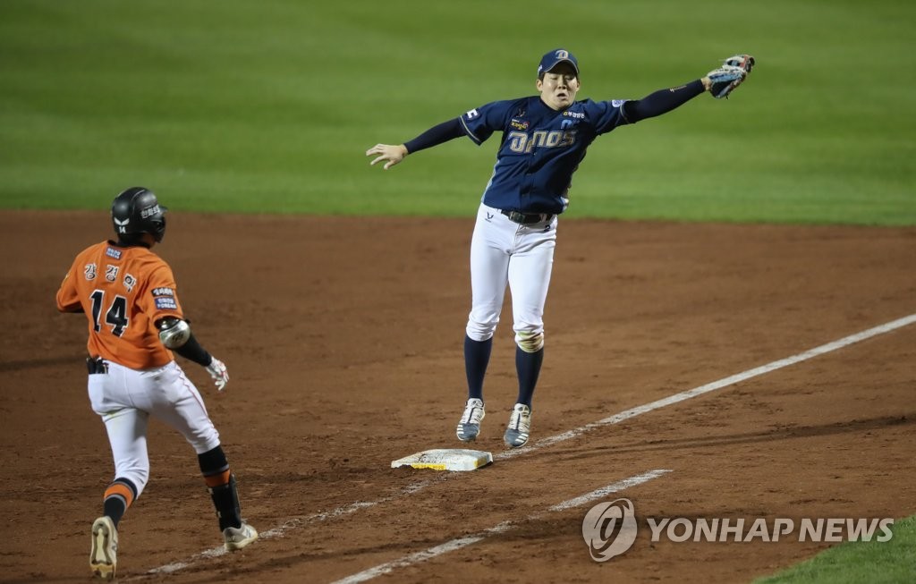 강경학 번트 성공