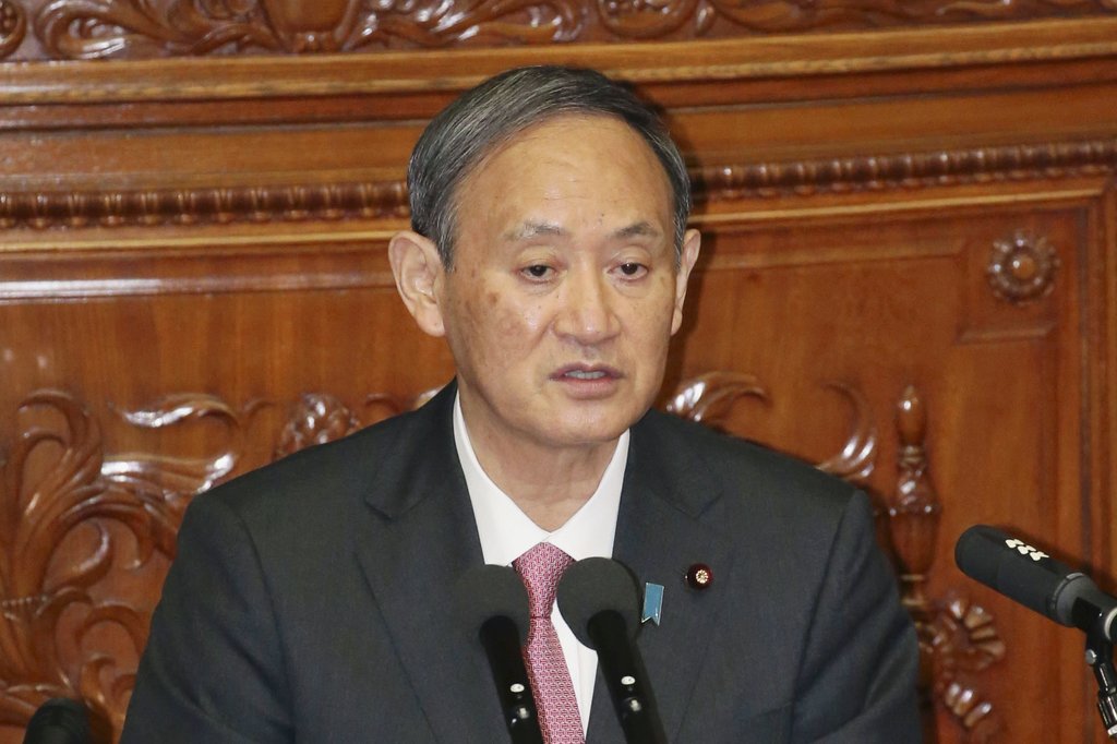 대정부 질의에 답변하는 스가 일본 총리