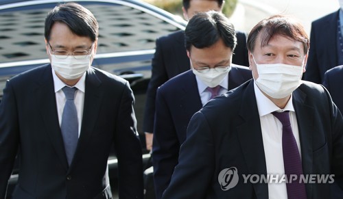 측근들과 재회한 윤석열 총장