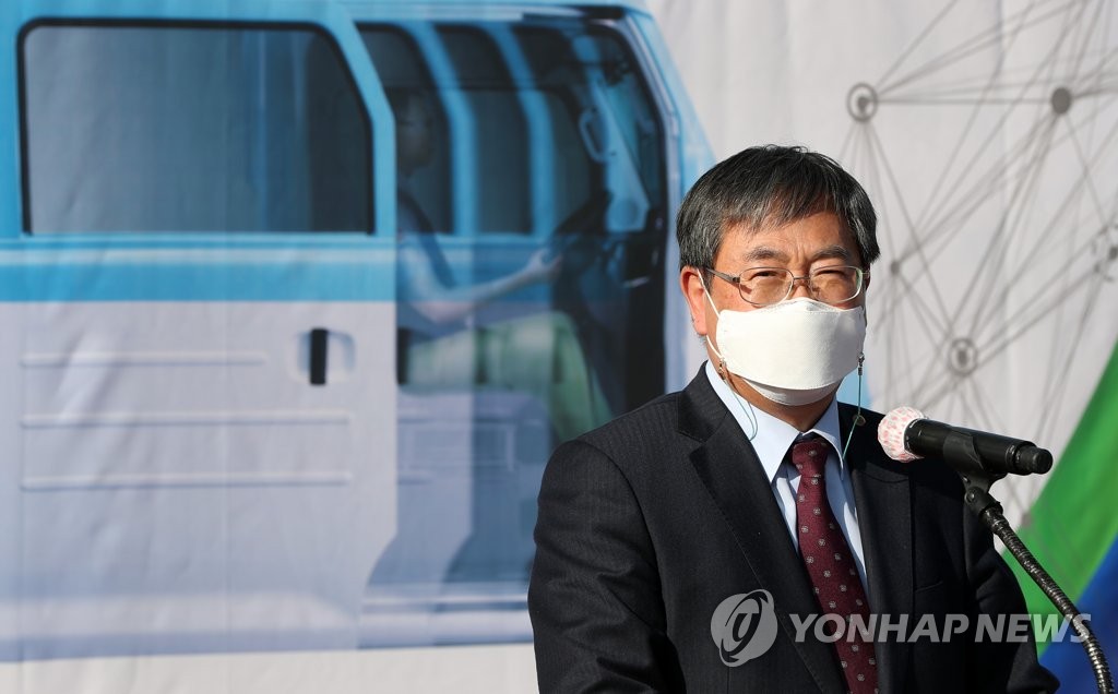 인사말 하는 송신근 디피코 대표
