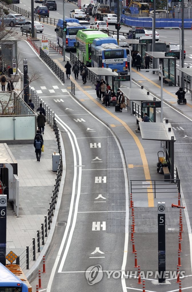 Reduction in bus, subway operations at night Reduction in bus, subway operations at night