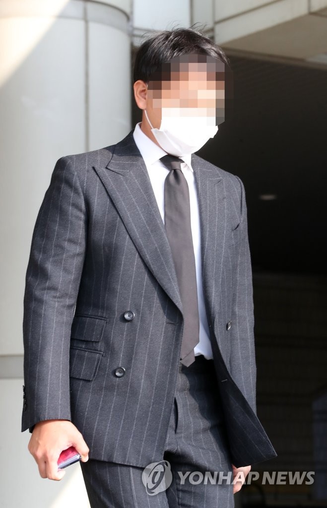 법원 나서는 유인석