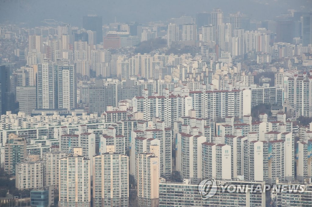 서울 여의도 63빌딩에서 바라본 아파트 단지와 빌딩 숲