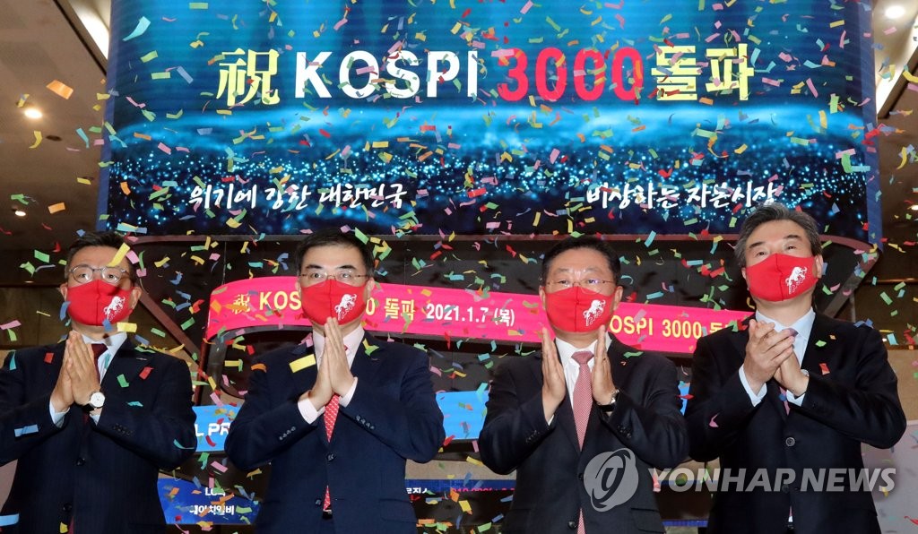 In this file photo, officials at Korea Exchange celebrate during a ceremony to mark the benchmark Korea Composite Stock Price Index's (KOSPI) breakthrough of the 3,000-point mark for the first time in its history. (Yonhap)