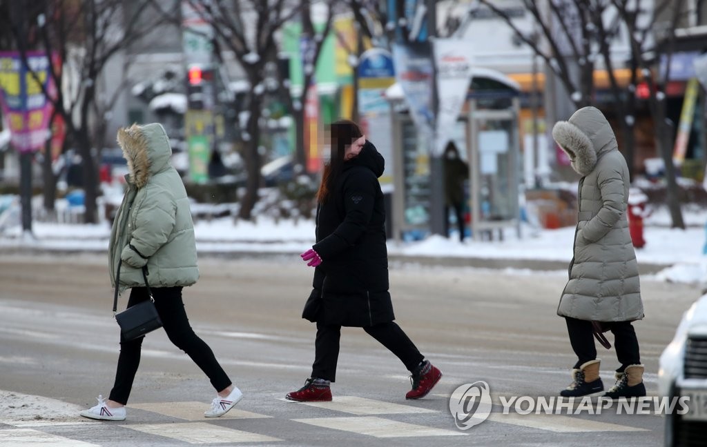 북극한파에 '완전 무장'한 출근길