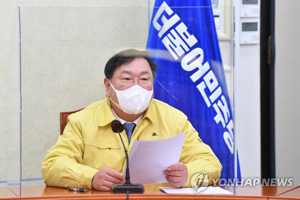 발언하는 민주당 김태년 원내대표
