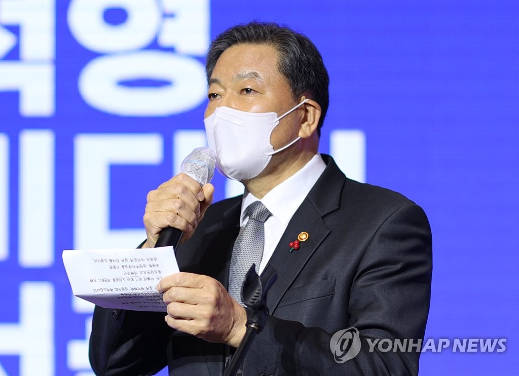 축사하는 황기철 국가보훈처장