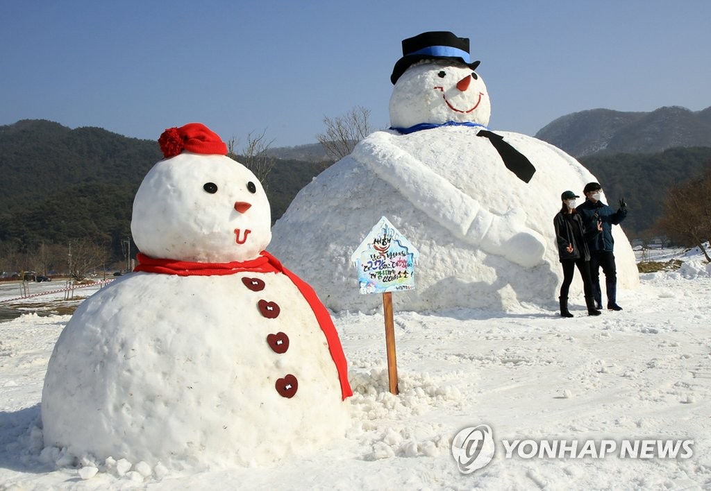 Giant snowmen Giant snowmen