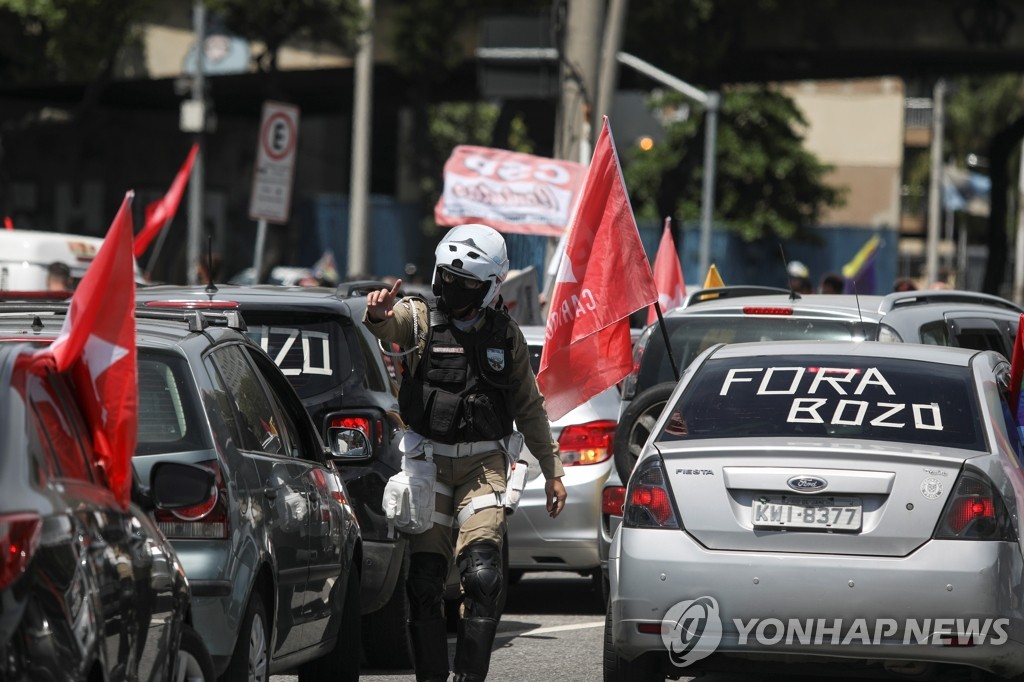 '코로나19 대응 실패' 브라질 대통령 탄핵 촉구 차량시위