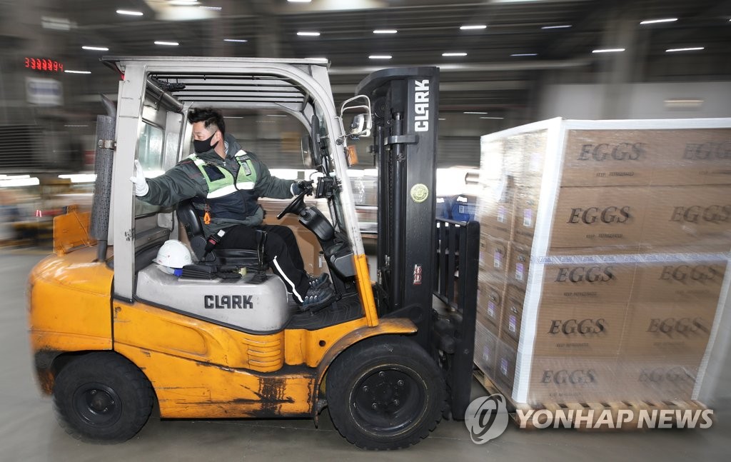 A worker transports eggs imported from the United States at Incheon International Airport, west of Seoul, on Jan. 25, 2021. (Yonhap)
