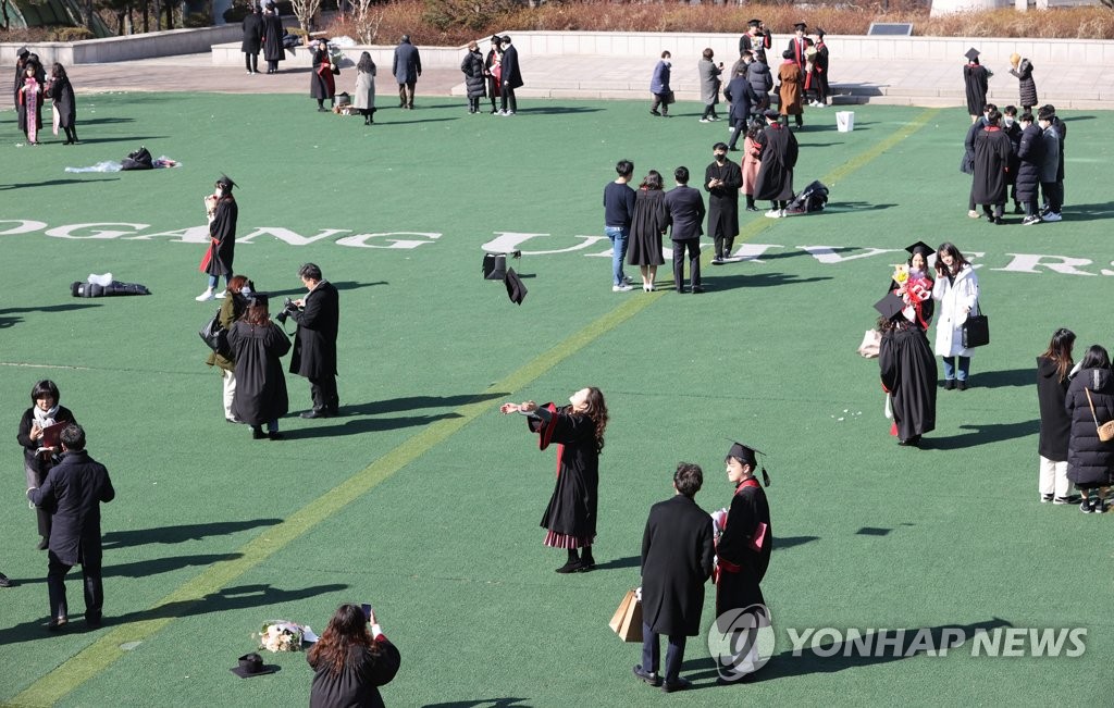 코로나 속 졸업식 풍경