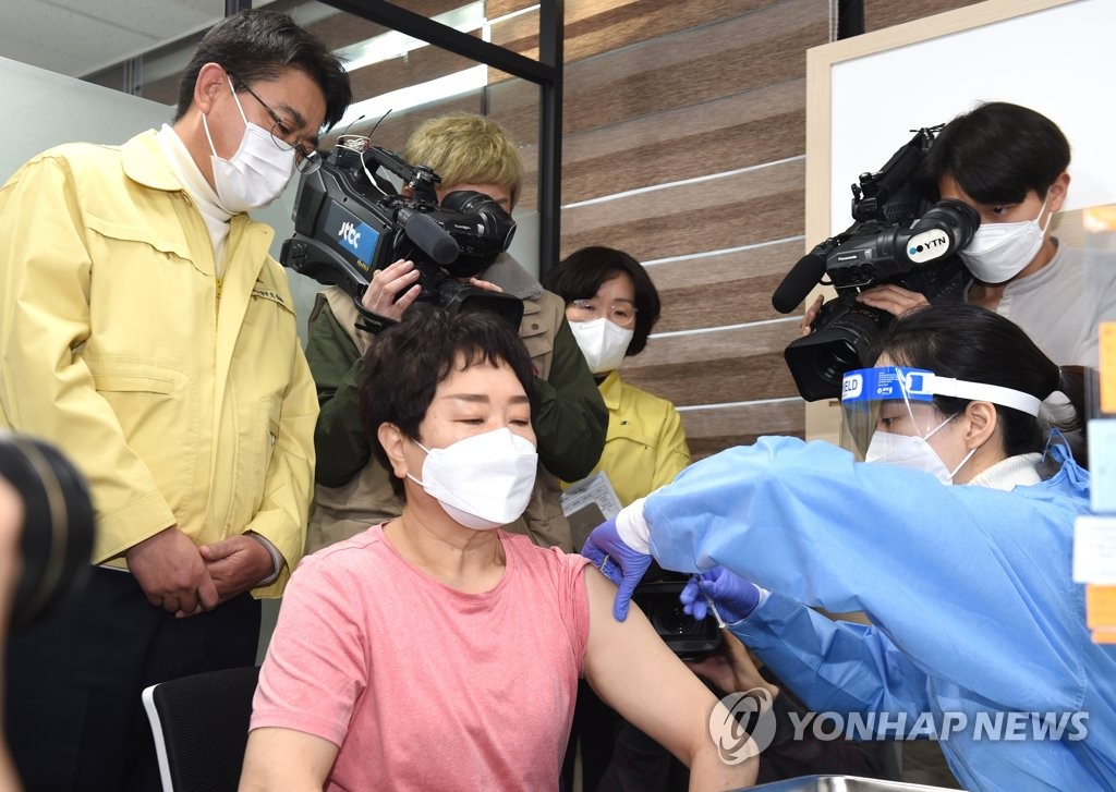 Primera vacunación contra el coronavirus en Corea del Sur Primera vacunación contra el coronavirus en Corea del Sur
