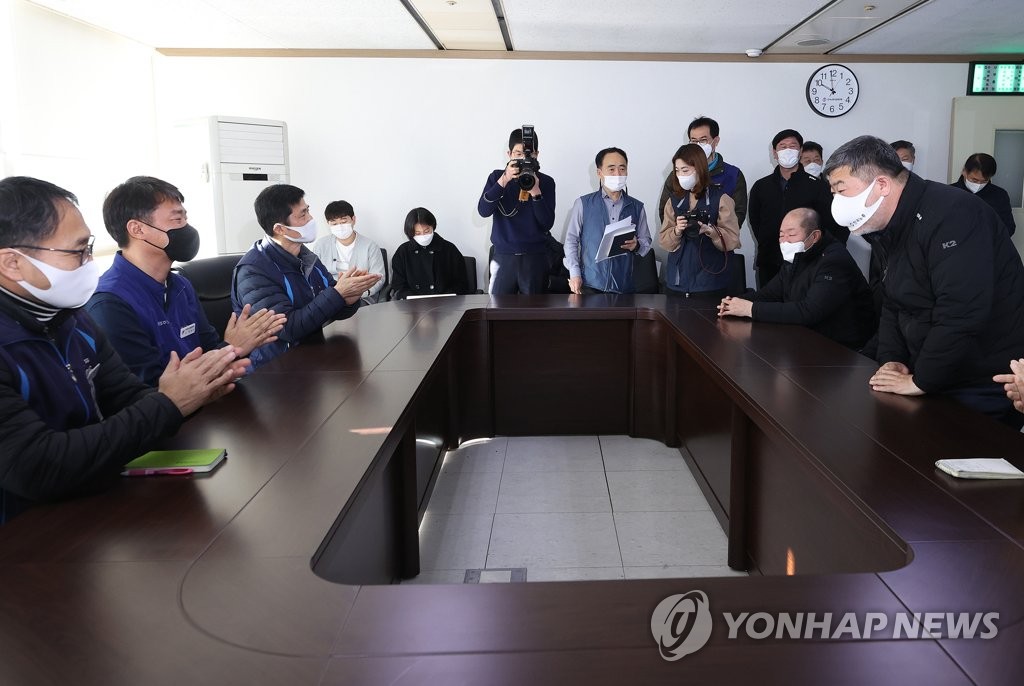 한자리 모인 양대노총 지도부