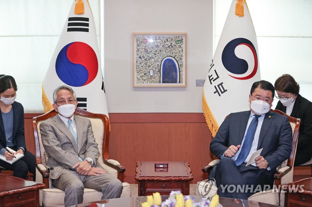 El vicecanciller surcoreano se reúne con el nuevo embajador japonés El vicecanciller surcoreano se reúne con el nuevo embajador japonés