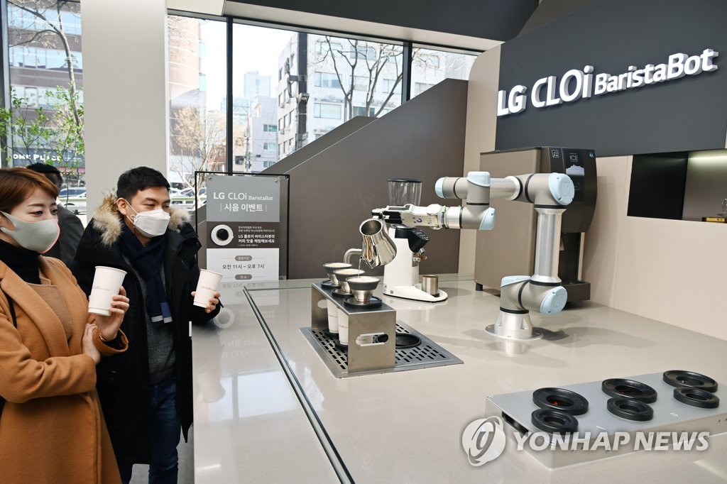 ロボットがいれたコーヒーどうぞ ロボットがいれたコーヒーどうぞ