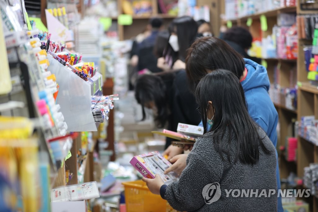 '학용품 쇼핑 나왔어요'