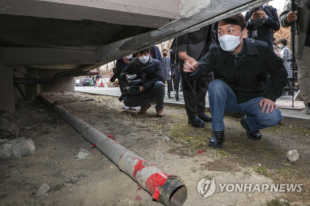 노후 아파트 단지 찾은 안철수