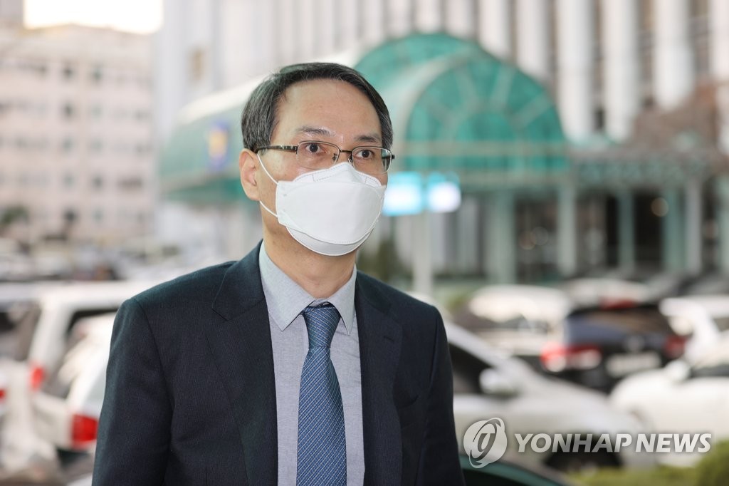 출근하는 남구준 경찰청 국가수사본부장