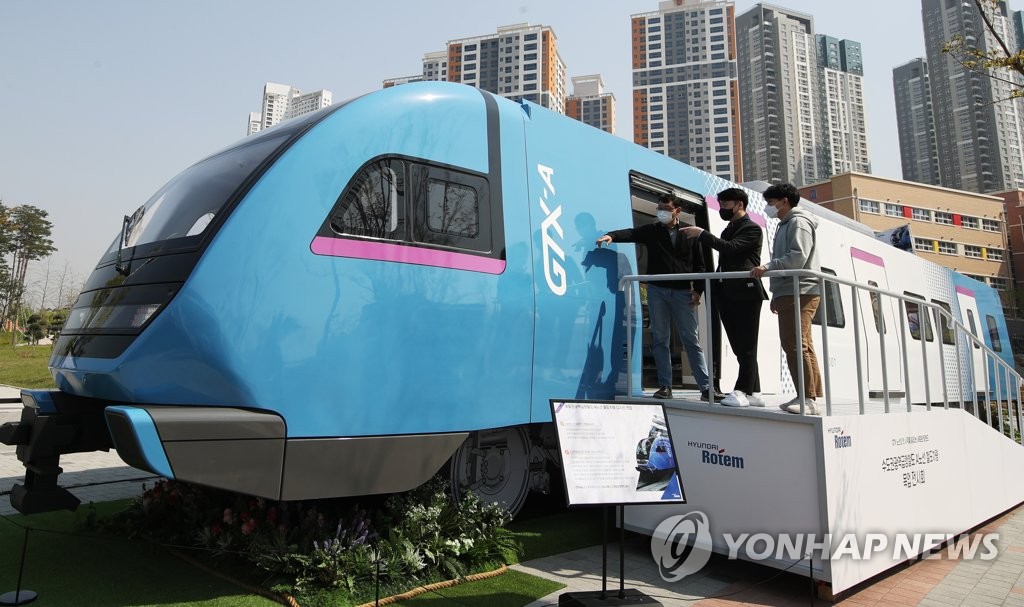 首都圏急行鉄道の実物大模型公開 首都圏急行鉄道の実物大模型公開