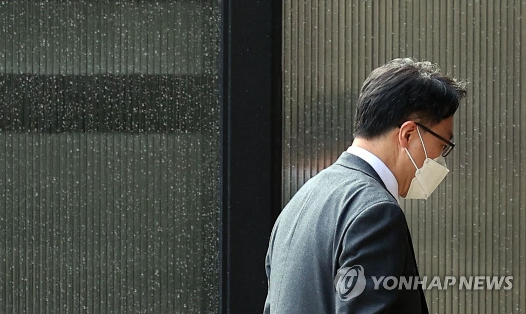 '출범 100일' 맞은 공수처…. 출근하는 김진욱 공수처장